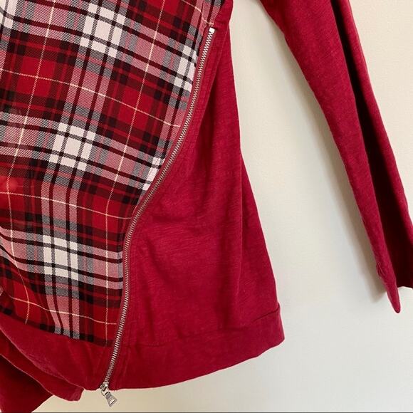 Two By Vince Camuto blouse semi sheer red plaid crew side zip holiday size M - Picture 9 of 10